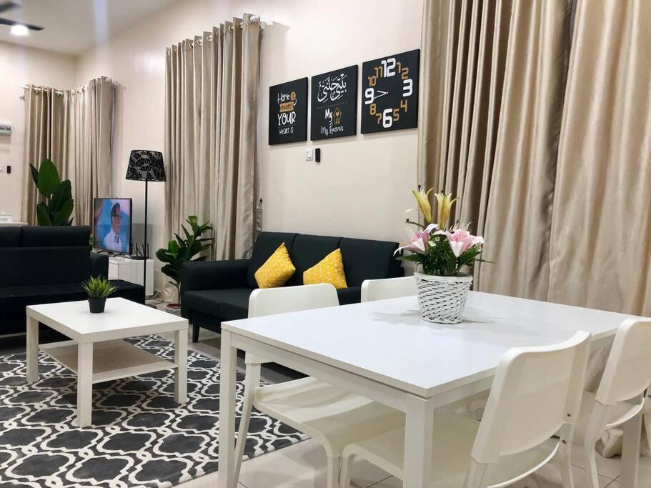 Rumahku Homestay, Taman Jasin Perdana Exteriör bild