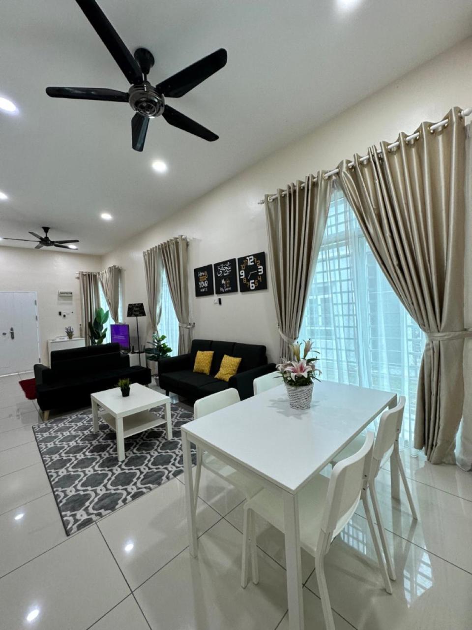 Rumahku Homestay, Taman Jasin Perdana Exteriör bild